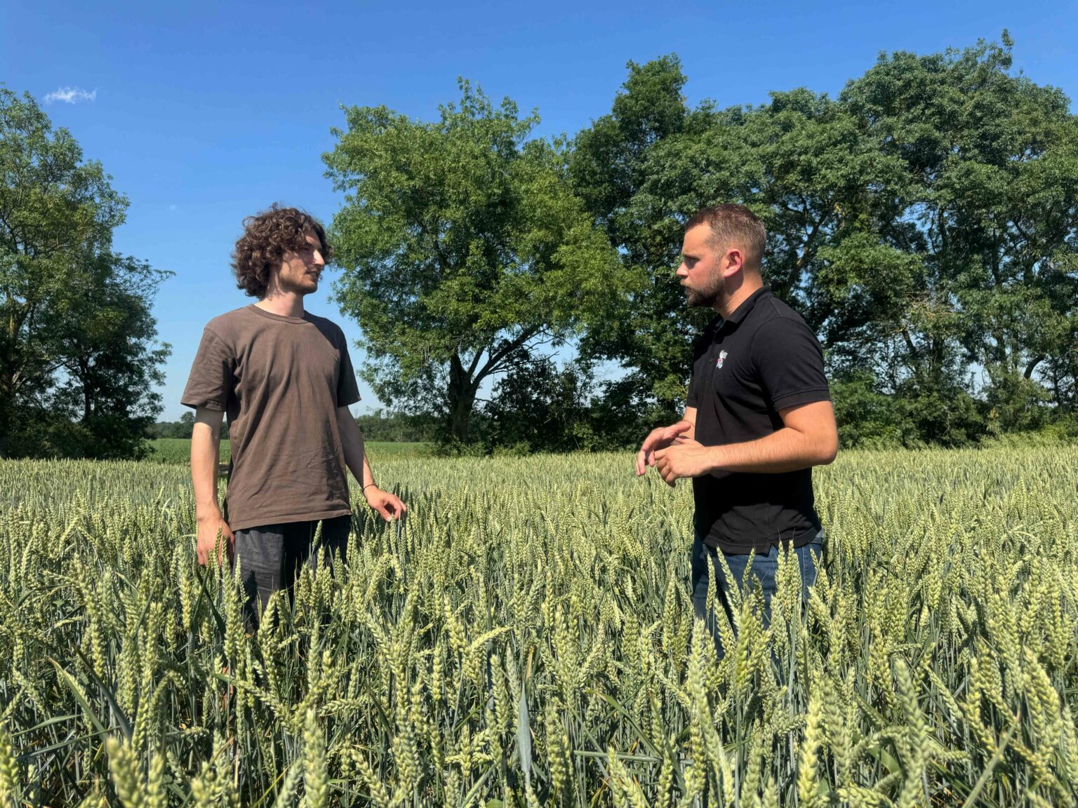 un ingenieur carbone farmers et un agriculteur
